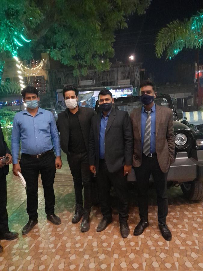 Hotel Radiance Courtyard Varanasi Exterior foto