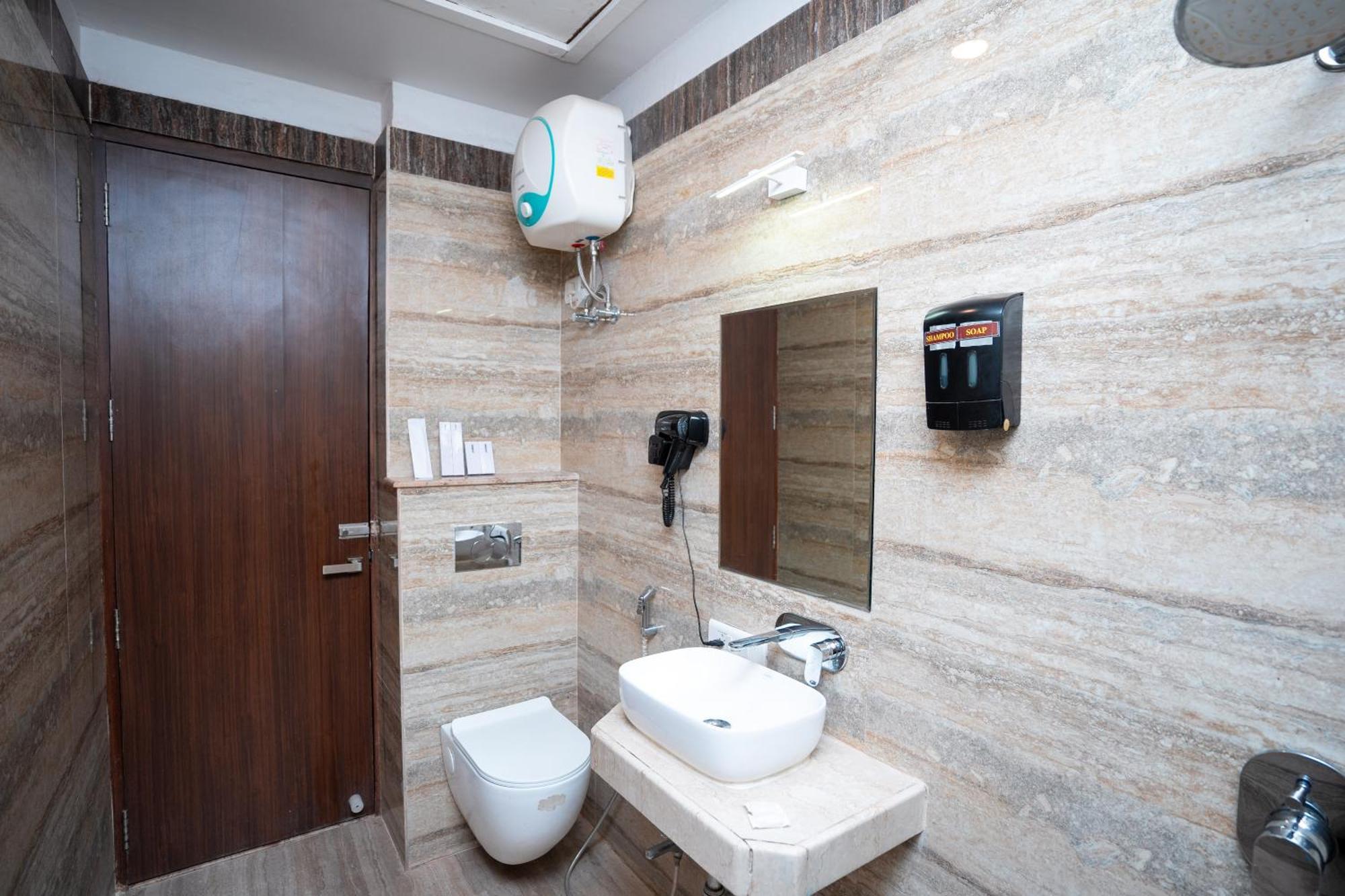 Hotel Radiance Courtyard Varanasi Exterior foto