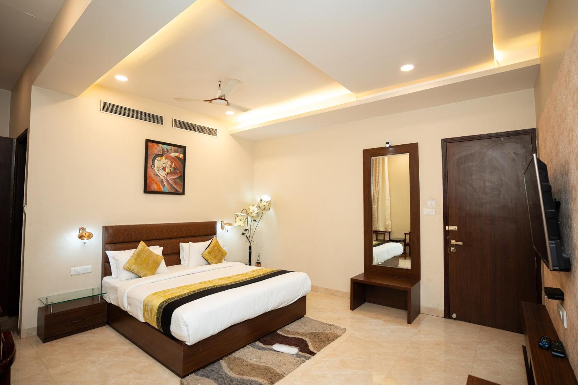 Hotel Radiance Courtyard Varanasi Exterior foto