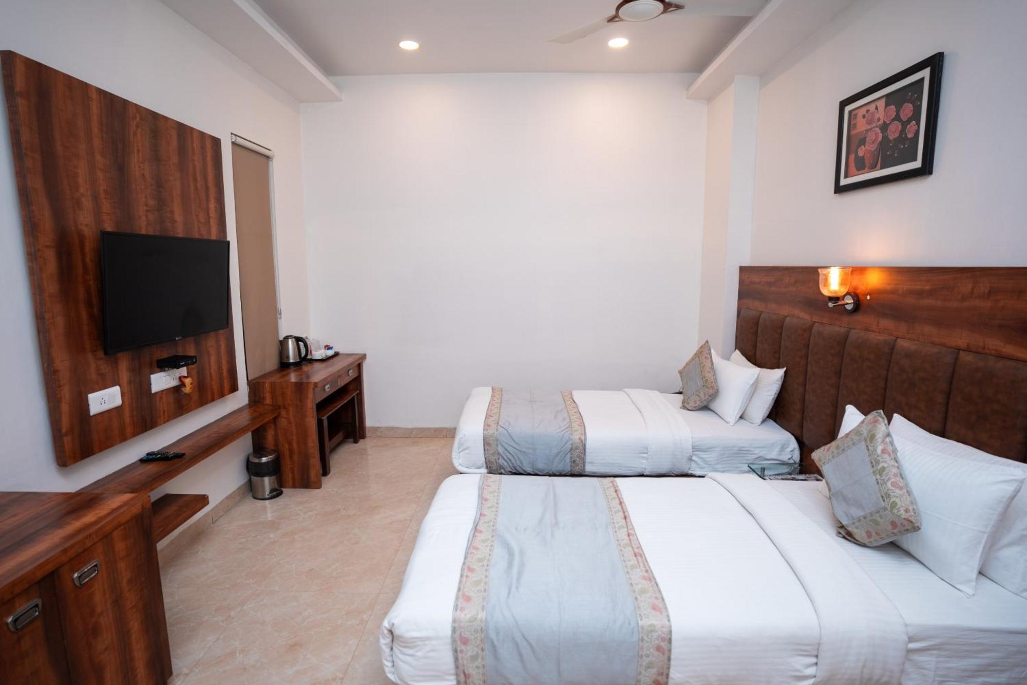 Hotel Radiance Courtyard Varanasi Exterior foto