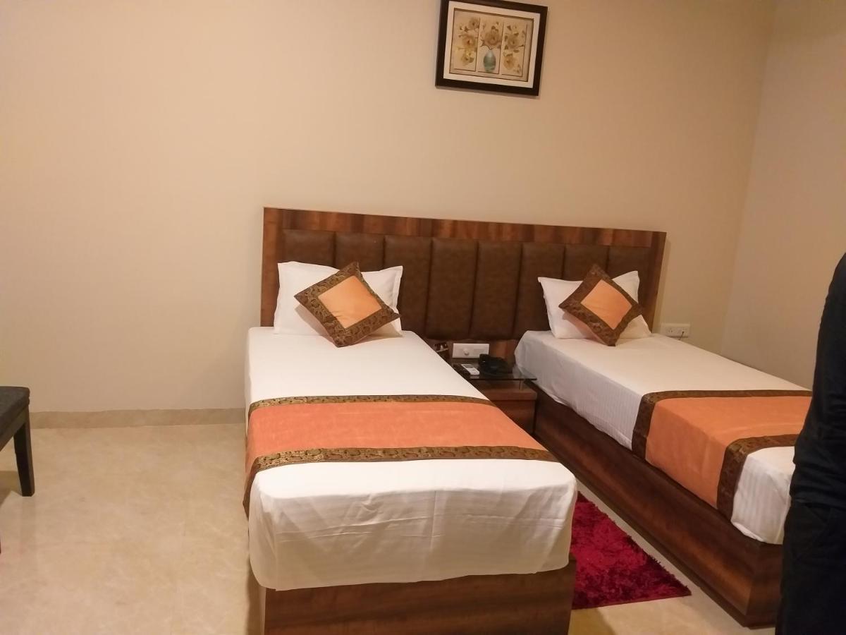 Hotel Radiance Courtyard Varanasi Exterior foto
